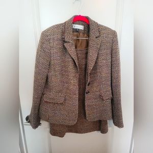Travis Ayers ladies suit